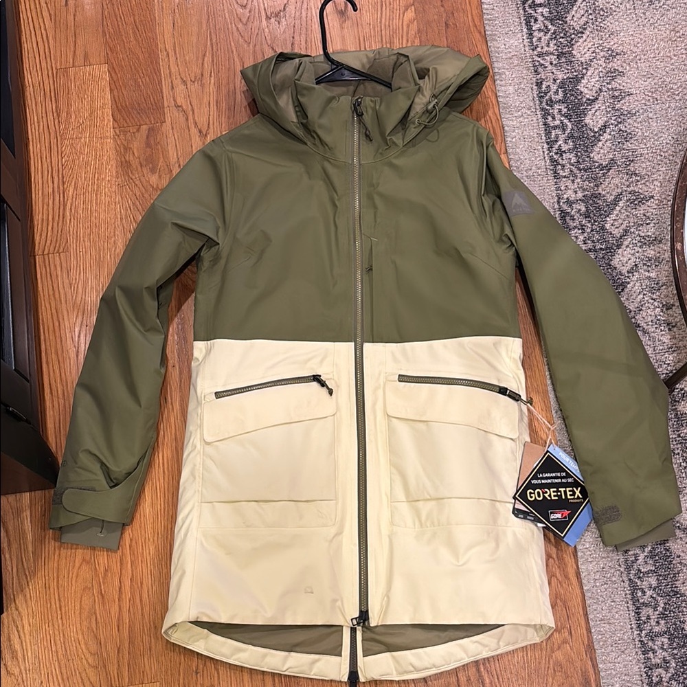 NWT Burton gortex treeline